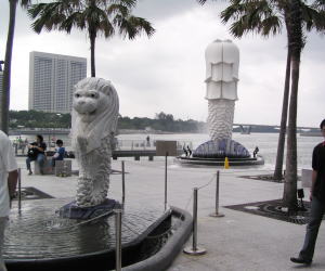 with Mini-size Merlion