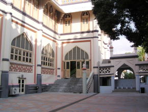 Side view of Sultan Mosque