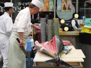 マグロの解体ショー