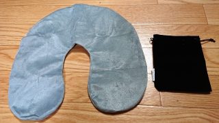 空気枕｜枕(左)とポーチ(右)