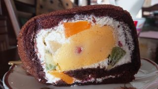 まきまきクルクルフルーツロール：断面｜新潟菓子工房菜菓亭