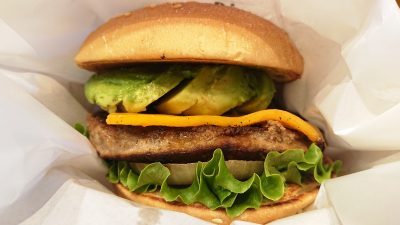 クラシックアボカドチーズバーガー｜フレッシュネスバーガー 新川崎スクエア
