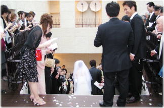 �t�����[�V�����[�̒��̓�l